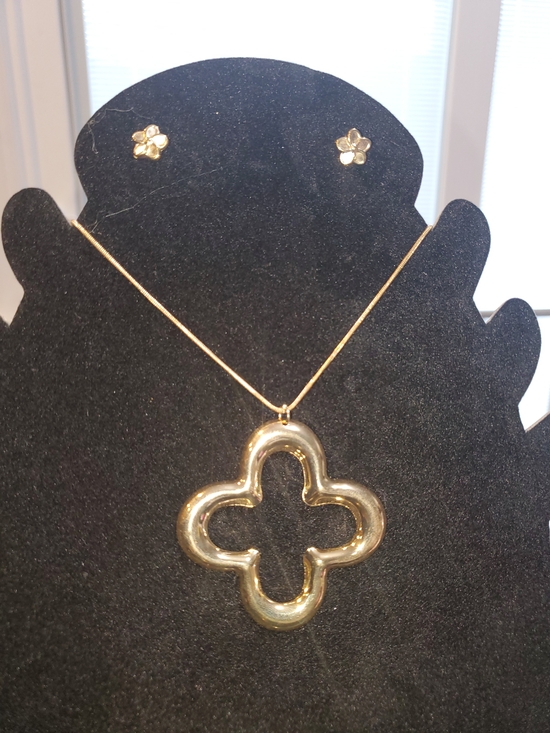 Jewelry - Gold Tone Floral Clover Pendant Necklace and Stud Set Earrings Set